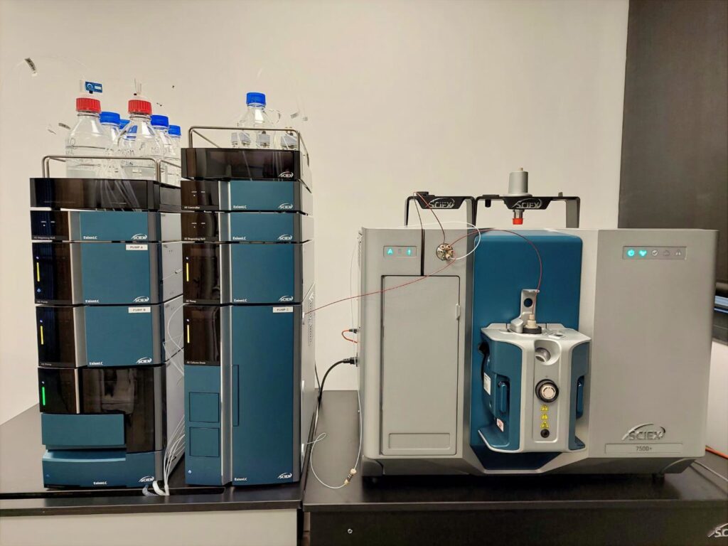 Equip del laboratori per al control de PFAS